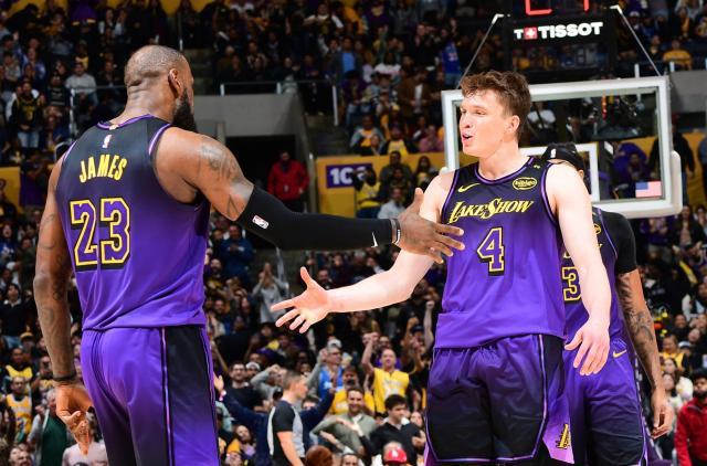 开云下载-湖人遭绝杀，菜鸟仍有惊喜，第三球星就是他？