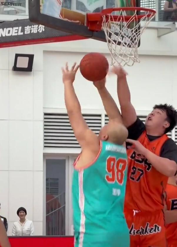 开云-胖成球！广东旧将身材变化明显 球迷调侃成奥尼尔