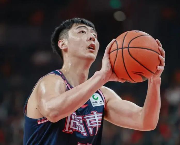 开云-胖成球！广东旧将身材变化明显 球迷调侃成奥尼尔