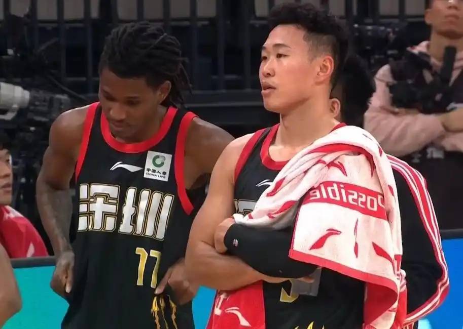 开云APP-疯狂一夜！一场比赛7技犯，深圳击溃山西，前CBA冠军惨遭18连败