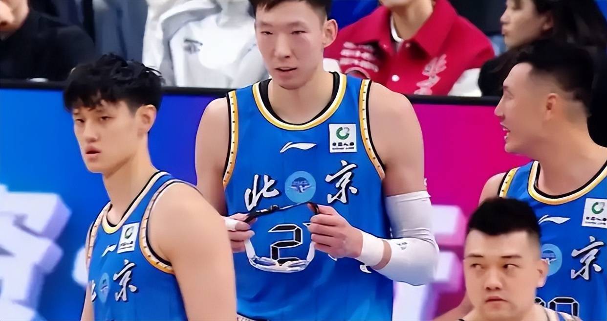 开云APP-疯狂一夜！一场比赛7技犯，深圳击溃山西，前CBA冠军惨遭18连败