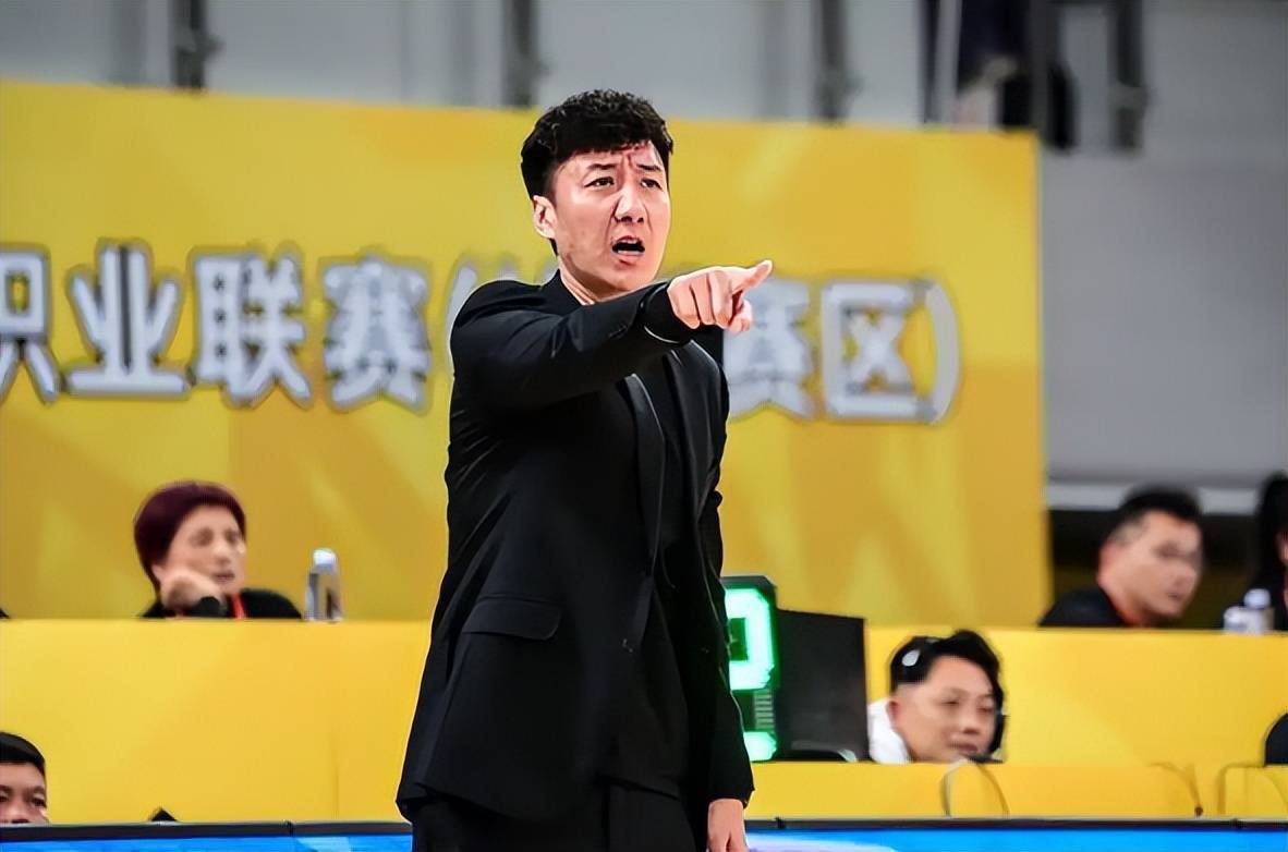 开云APP-疯狂一夜！一场比赛7技犯，深圳击溃山西，前CBA冠军惨遭18连败