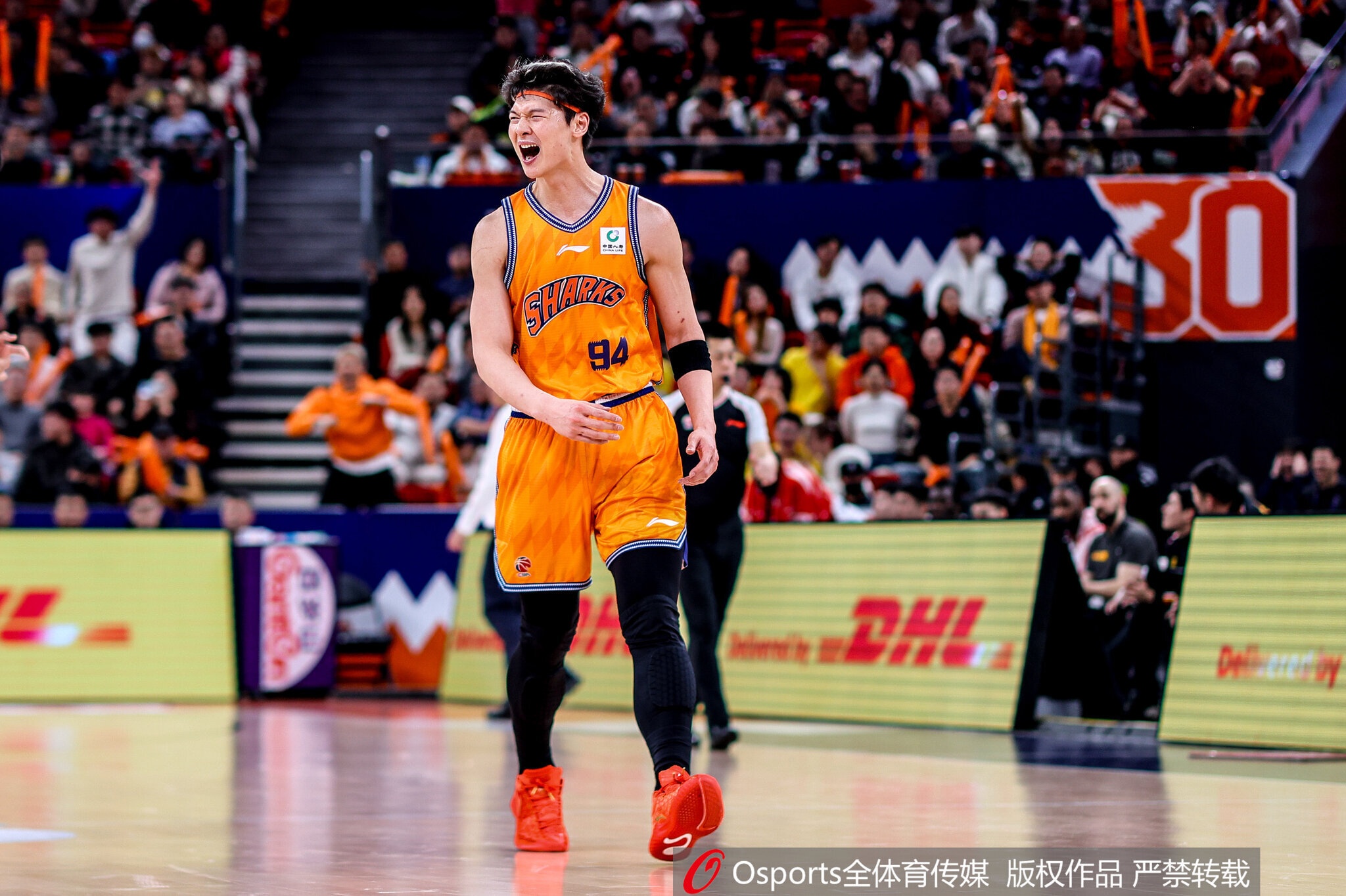 开云官网-直接对位！周琦半场7分5板1助1帽VS王哲林10分10板2助&amp;6前场板